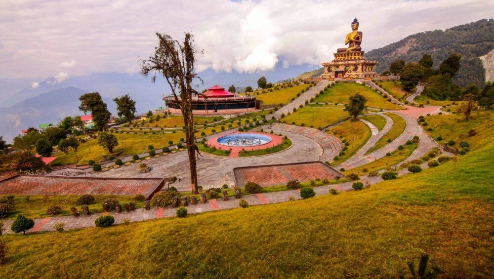 🏔️ Top 10 Places to Visit in Sikkim – A Serene Guide to India’s Hidden Himalayan Jewel